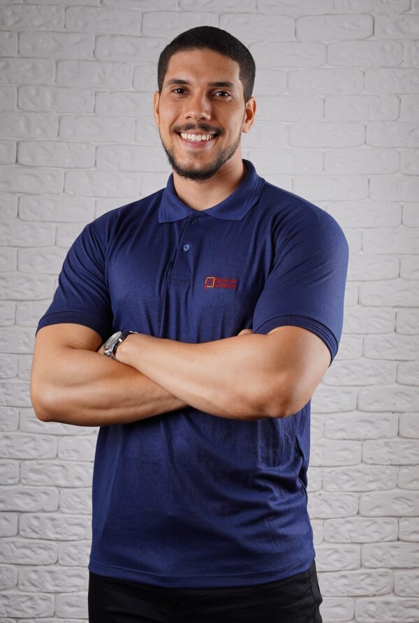Camiseta Polo BNB na cor Azul Marinho com símbolo bordado na cor Vermelho