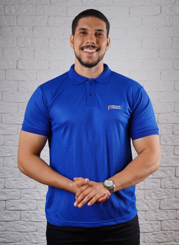 Camiseta Polo BNB na cor Azul Royal com símbolo bordado na cor Branca