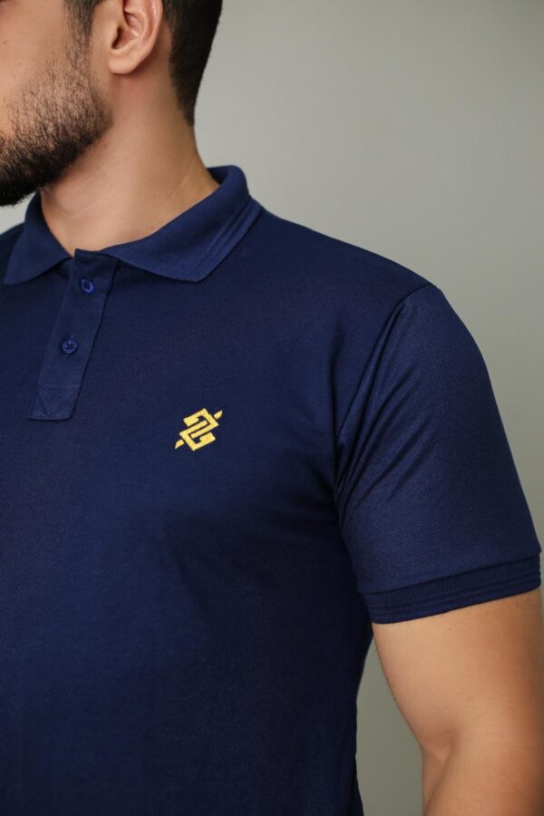 Camiseta Polo BB na cor Azul Marinho com símbolo bordado na cor Dourado - Imagem 3