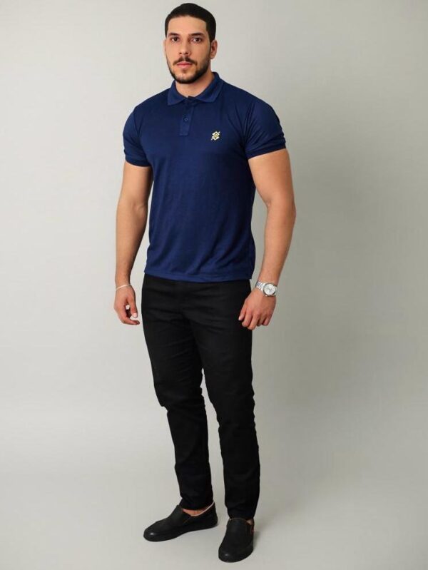 Camiseta Polo BB na cor Azul Marinho com símbolo bordado na cor Dourado