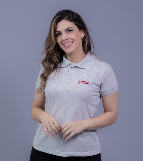 Camiseta Polo BNB na cor Mescla Gelo com símbolo bordado na cor Vermelho