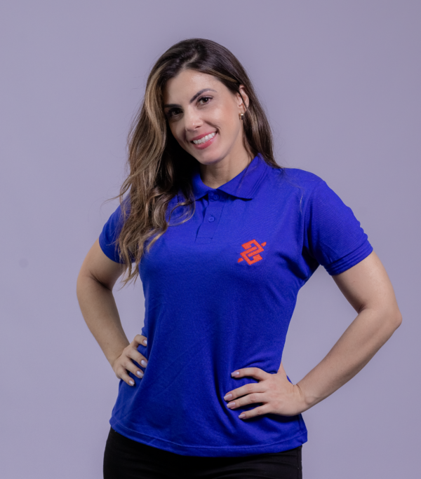 Camiseta Polo BB na cor Azul Royal com símbolo bordado na cor Vermelho - Imagem 2