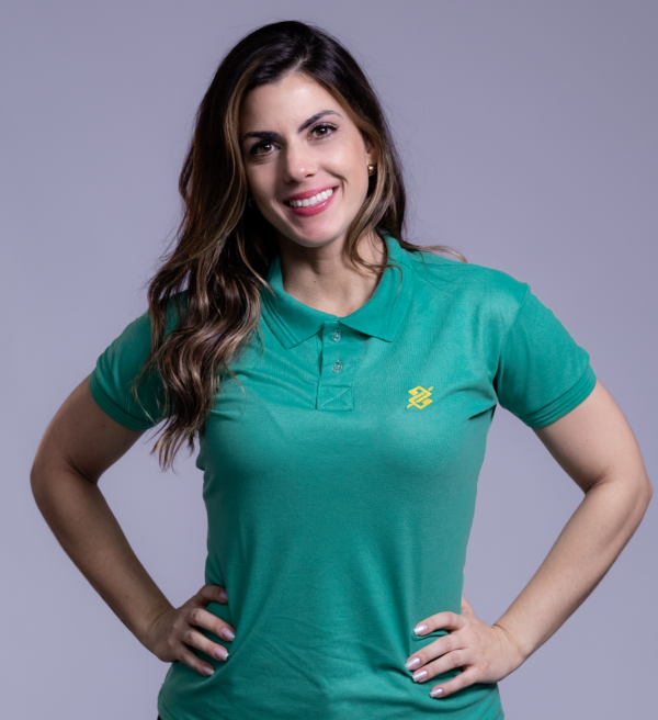 Camiseta Polo BB na cor Verde Esmeralda com símbolo bordado na cor Amarelo - Imagem 2
