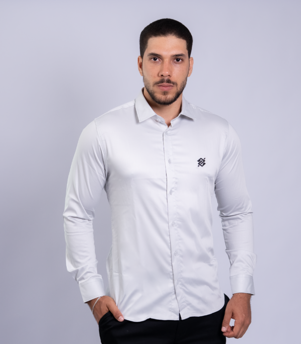 Camisa Social modelagem Slim na cor Ice Performance