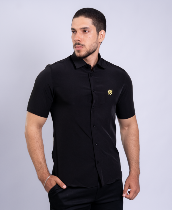 Camisa Social Manga Curta modelagem Slim na cor Black