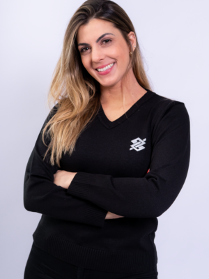 Suéter Gola V na cor Preta com símbolo bordado