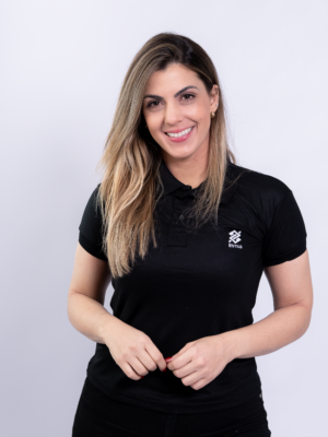 Camiseta Polo BB Estilo na cor Preta com símbolo bordado na cor Branca