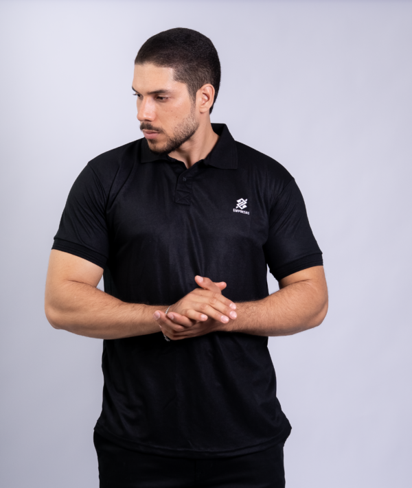Camiseta Polo BB Estilo na cor Preta com símbolo bordado na cor Branca - Imagem 2