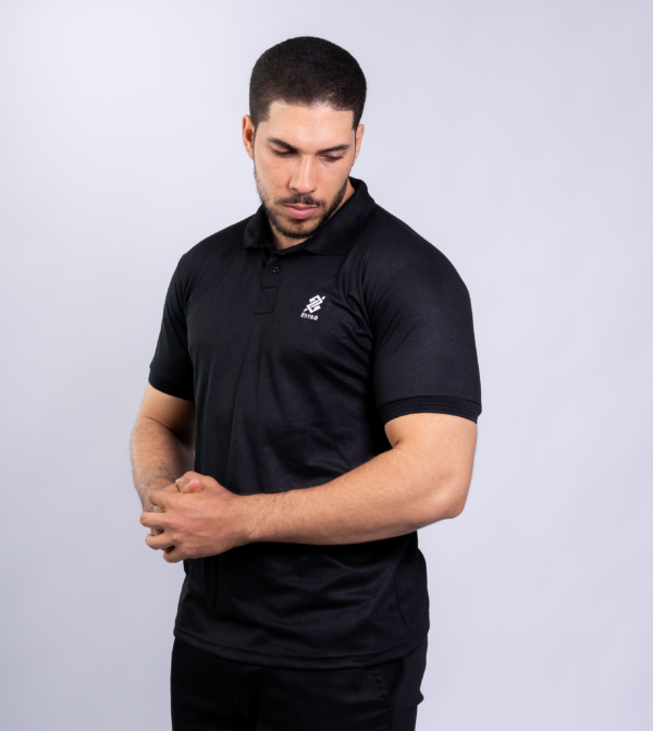 Camiseta Polo BB Estilo na cor Preta com símbolo bordado na cor Branca - Imagem 3