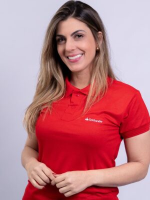Camiseta Polo Santander na cor Vermelho com símbolo bordado na cor Branca