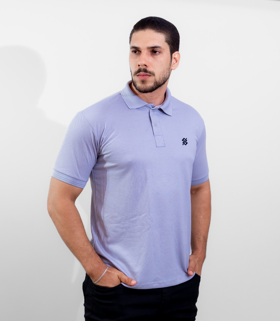 Camiseta Polo Banco do Brasil na cor Alumínio com símbolo bordado na cor Preta