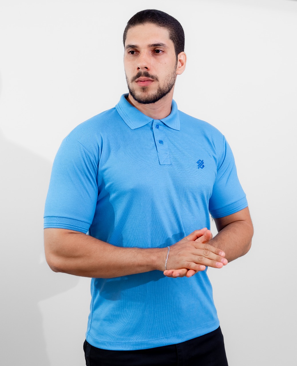 Camiseta Polo Banco do Brasil na cor Azul Etna com símbolo bordado na cor Azul