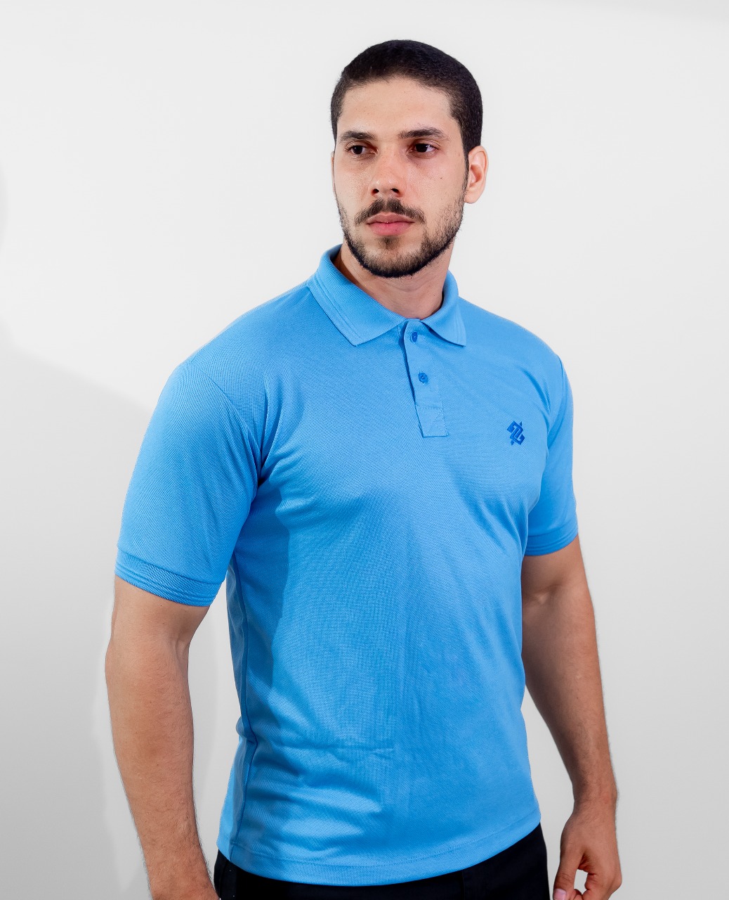 Camiseta Polo Banco do Brasil na cor Azul Etna com símbolo bordado na cor Azul - Imagem 3
