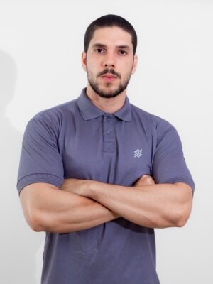 Camiseta Polo Banco do Brasil na cor Chumbo com símbolo bordado na cor Alumínio