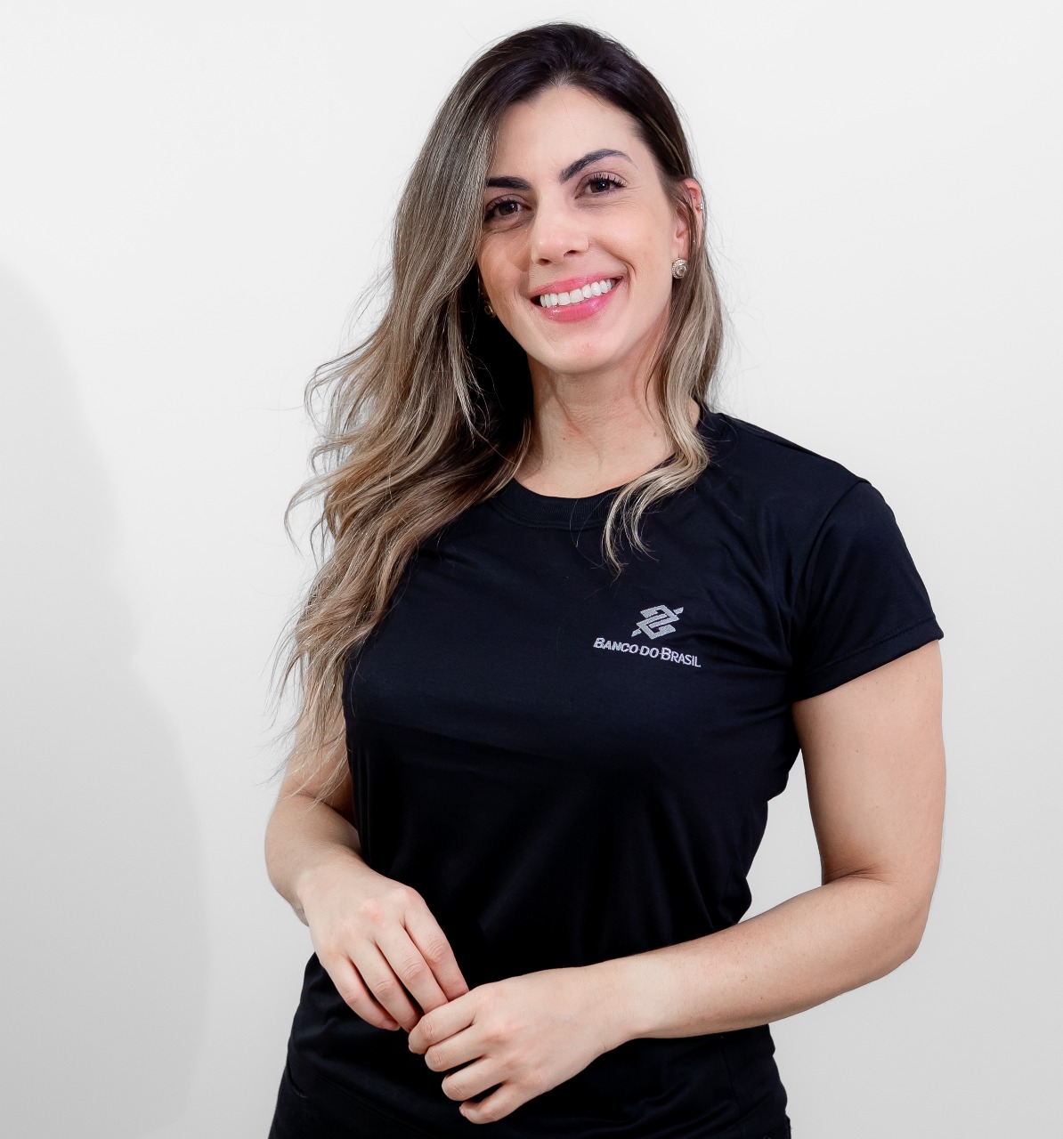 Camiseta Gola Redonda Banco do Brasil na cor Preta com símbolo bordado na cor Prata - Imagem 3